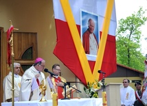 Patronem ośrodka i kaplicy jest św. Jan Paweł II