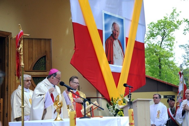 Patronem ośrodka i kaplicy jest św. Jan Paweł II