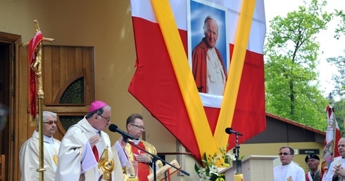 Patronem ośrodka i kaplicy jest św. Jan Paweł II