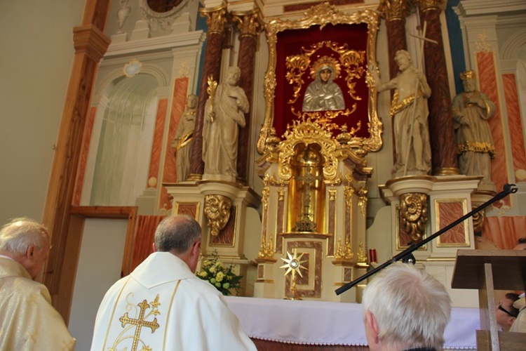 Elewacja relikwi bł. o. Stanisława Papczyńskiego w Puszczy Mariańskiej