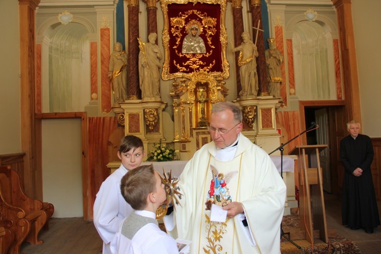 Elewacja relikwi bł. o. Stanisława Papczyńskiego w Puszczy Mariańskiej