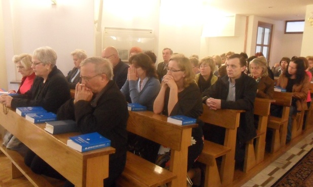 Modlitwa w kaplicy sióstr