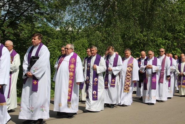 Ostatnie pożegnanie śp. ks. kan. Karola Tomali