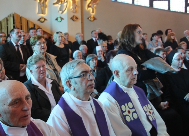 Ostatnie pożegnanie śp. ks. kan. Karola Tomali