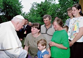 Jan Paweł II zawsze żył sprawami rodziny. W 1999 r. odwiedził niespodziewanie wielodzietną rodzinę na Mazurach 