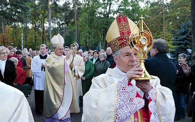  Wprowadzenie relikwii Jana Pawła II. Ośrodek posiada także relikwie  św. Faustyny Kowalskiej