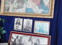  Wystawa obrazków i obrazów ze świętymi powstała dzięki wrażliwości mieszkańców gminy Rudna, dla których te ulotne i czasami już niemodne dewocjonalia to część ich rodzinnych dziejów