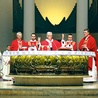 Biskupi z Niemiec i Polski w katedrze Chrystusa Króla na Eucharystii pod przewodnictwem abp. Wiktora Skworca modlili się o pokój na świecie