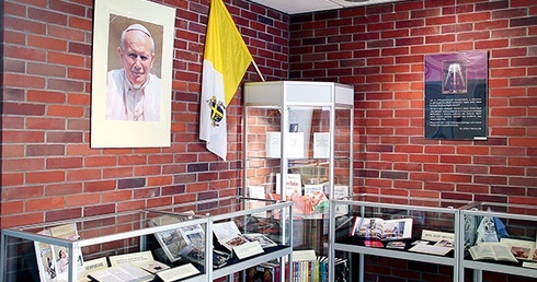 Wystawa „Przyjaciel Boga i ludzi” prezentuje najważniejsze wypowiedzi św. Jana Pawła II 