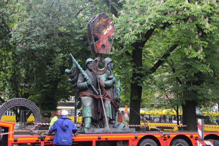 Usunęli pomnik Sowietów