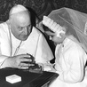 Na specjalnej audiencji Jan XXIII przyjął chorą 8-letnią Catherine Hudson z Oklahoma City