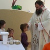 Namaszczą dzieci olejem św. Feliksa