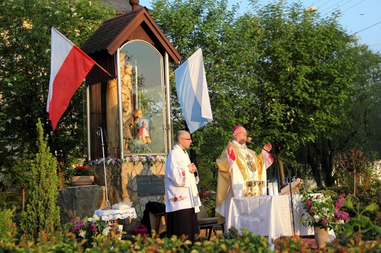 Msza św. przy kapliczce na Korabce