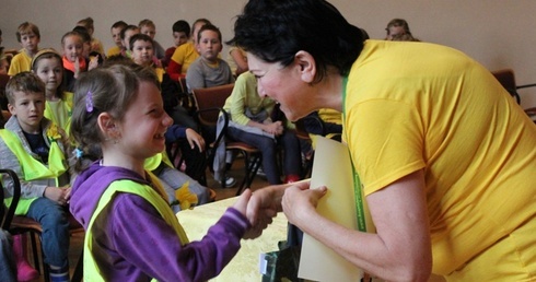 Halina Sajdok-Żyła (z prawej) - pedagog i wolontariuszka hospicyjna - wie jak rozmawiać z najmłodszymi o problemach ludzi chorych