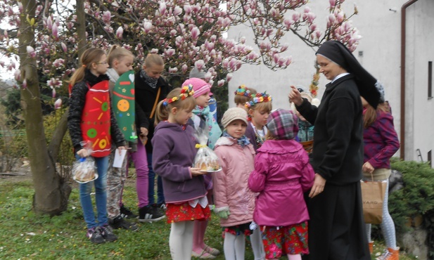 Z wizytą u naszych seniorów przed świętem Zmartwychwstania