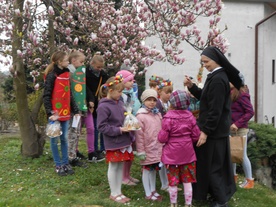 Z wizytą u naszych seniorów przed świętem Zmartwychwstania