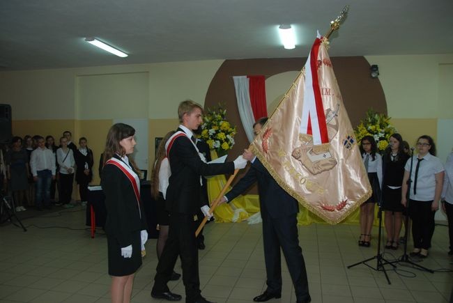 Sztandar dla gimnazjum 