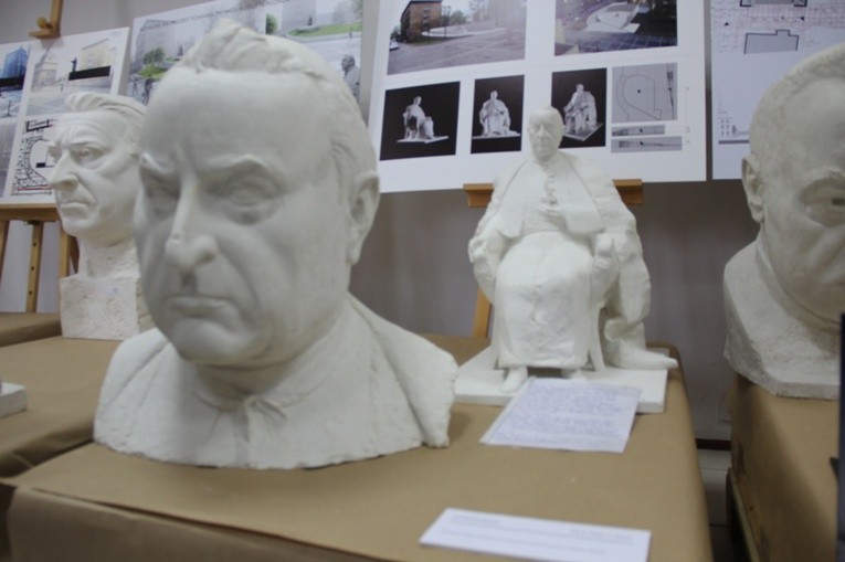 Projekty na pomnik kard. Augusta Hlonda