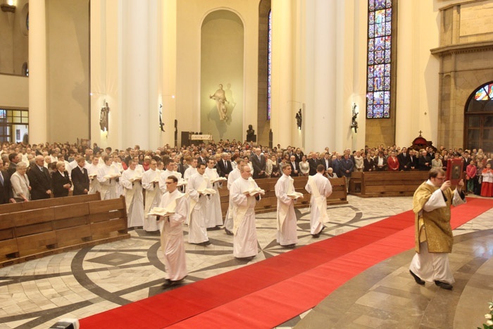 Święcenia kapłańskie w Katowicach