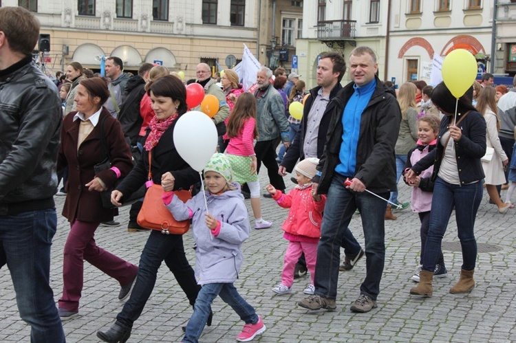 Cieszyn - Rodzinny Polonez przed Marszem dla Życia i Rodziny