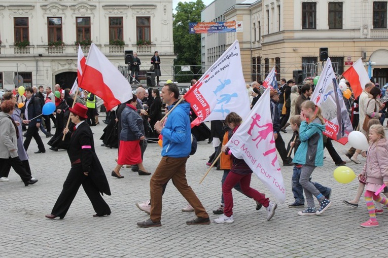 Cieszyn - Rodzinny Polonez przed Marszem dla Życia i Rodziny