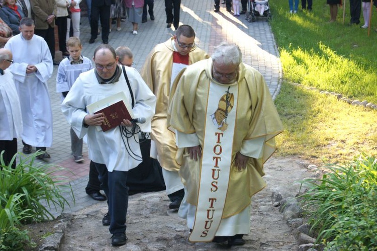 Poświęcenie pomnika św. Jana Pawła II w Olsztynku