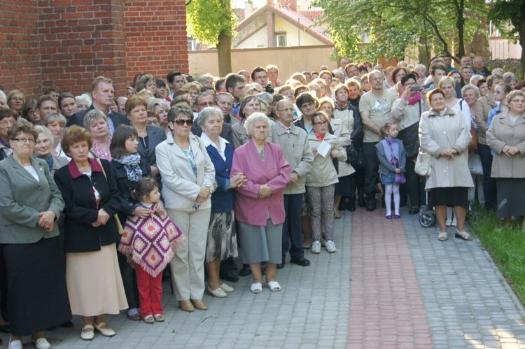 Poświęcenie pomnika św. Jana Pawła II w Olsztynku