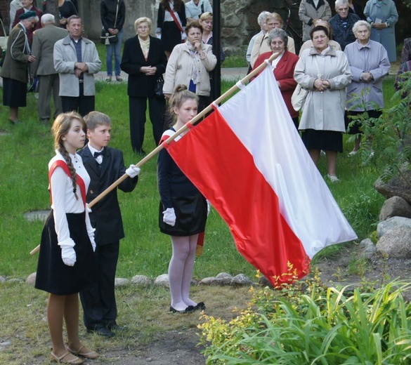 Poświęcenie pomnika św. Jana Pawła II w Olsztynku