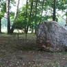 W Osuchowie we wrześniu stanie pamiątkowy kamień z tablicą upamiętniającą ofiary pożaru
