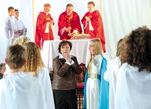 Catalina (Grażyna Pantal) i Maryja (Angelika Górczak) podczas mistycznego spotkania na Eucharystii