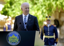 Biden przestrzega Rosję