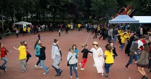 Na salezjańskim pikniku rodzinnym tańczyć mogą wszyscy...