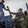 Uzbrojeni Rosjanie wjechali na Ukrainę
