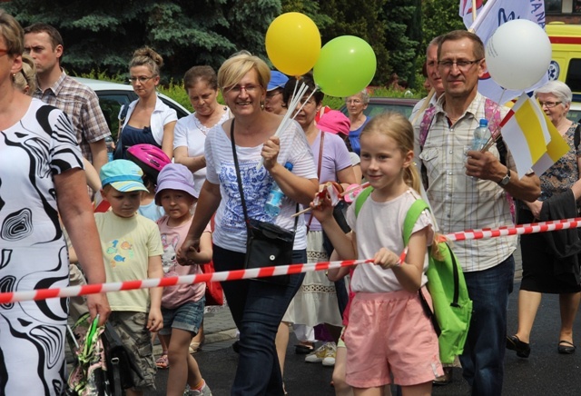 Przez Oświęcim szli dla życia i rodziny