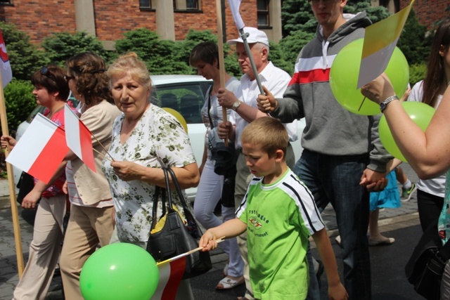 Przez Oświęcim szli dla życia i rodziny