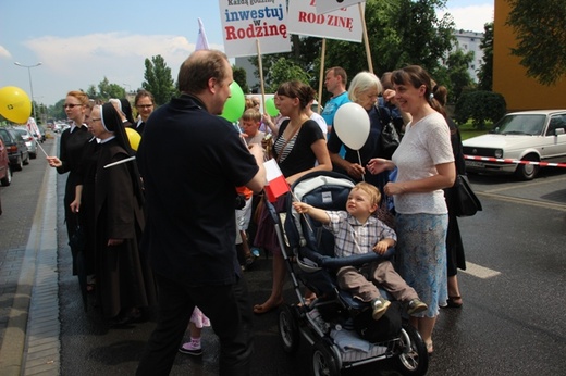 Przez Oświęcim szli dla życia i rodziny