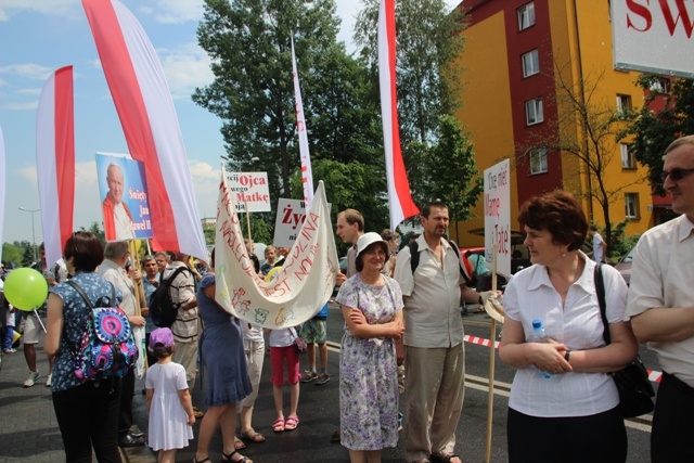 Przez Oświęcim szli dla życia i rodziny