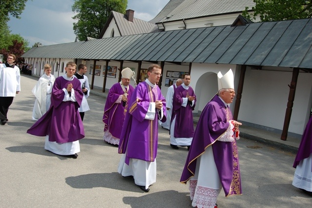 Ostatnie pożegnanie ks. Tadeusza Juchasa cz.1