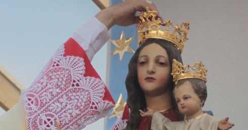 Przyłękowska Madonna już w koronie