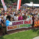 Uczestnicy marszu pro-life u salezjanów w Oświęcimiu