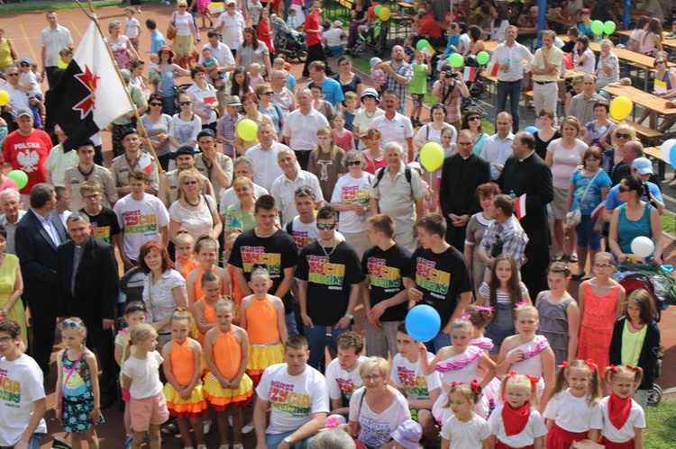 Uczestnicy marszu pro-life u salezjanów w Oświęcimiu