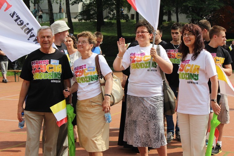 Uczestnicy marszu pro-life u salezjanów w Oświęcimiu