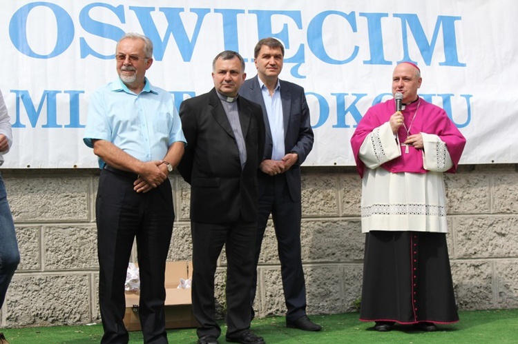 Uczestnicy marszu pro-life u salezjanów w Oświęcimiu