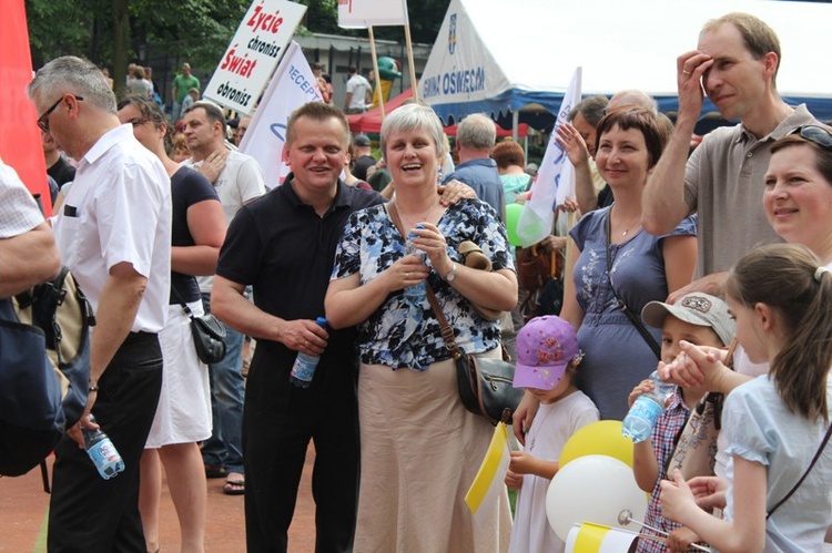 Uczestnicy marszu pro-life u salezjanów w Oświęcimiu