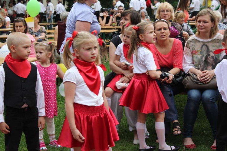 Uczestnicy marszu pro-life u salezjanów w Oświęcimiu