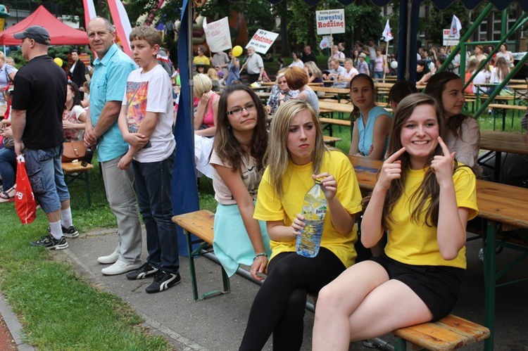 Uczestnicy marszu pro-life u salezjanów w Oświęcimiu