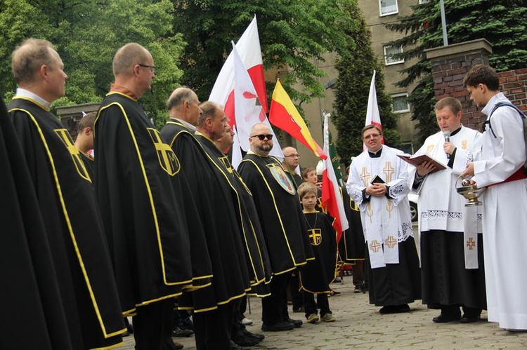 Mężczyźni wyruszyli do Piekar