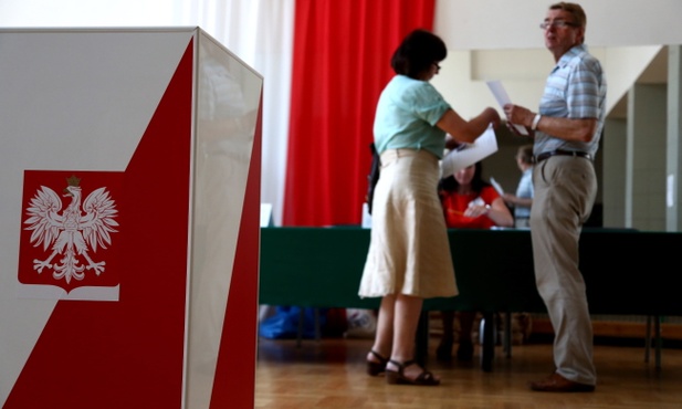 Mizerna frekwencja do południa