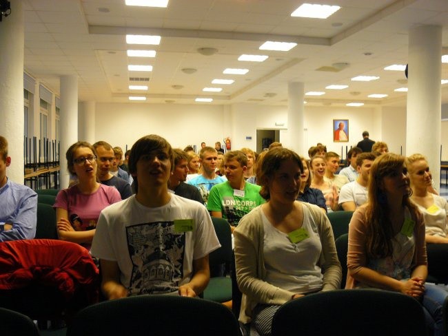 Nocne czuwanie licealistów w SOSW