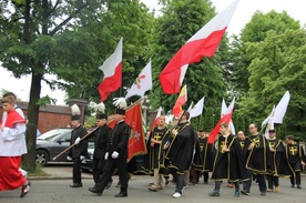 Pielgrzymi w drodze do Matki